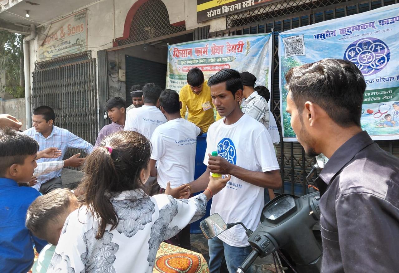 Zaruratmand Logon Ke Liye Samagri Vitran Abhiyan photo 1